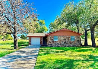 1313 S 2nd St, Chickasha, OK 73018