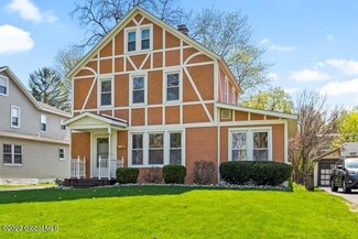 1138 N Country Club Dr, Schenectady, NY 12309