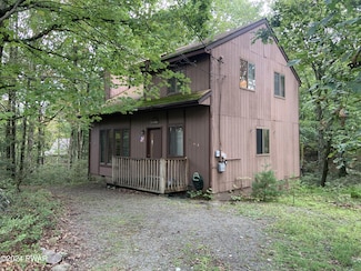223 Comstock Dr, Hawley, PA 18428