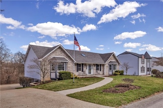445 Lynn Ann Dr, New Kensington, PA 15068