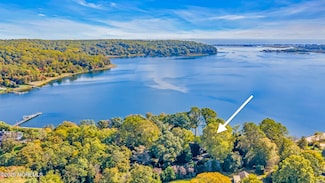 942 Navesink River Rd, Rumson, NJ 07760