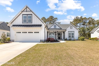 552 Moss Lake Ln, Holly Ridge, NC 28445