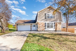 355 Crestwood Ct, Algonquin, IL 60102