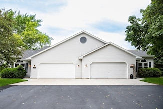 W6718 School Rd, Greenville, WI 54942