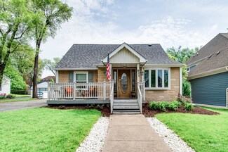 911 S Chatham Ave, Elmhurst, IL 60126