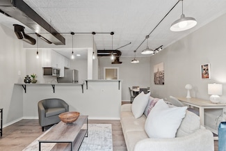 1 Hazel St Unit 23R, Salem, MA 01970