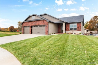 4519 Bruin Ln, Glen Carbon, IL 62034