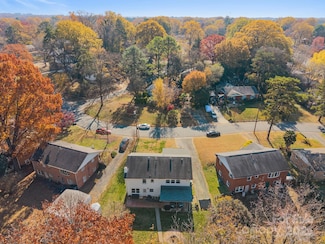 6621 Starcrest Dr, Charlotte, NC 28210