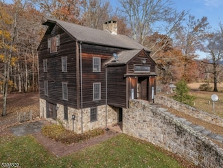 140 Driftway E, Hampton, NJ 08827