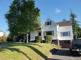 738 E Cowlitz St, Raymond, WA 98577
