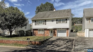 41 Brookdale Rd, Wayne, NJ 07470