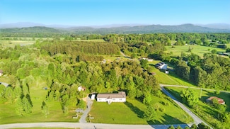 110 Moonshine Ln, Old Fort, TN 37362