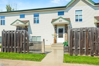 877 37th Ave N, Fargo, ND 58102