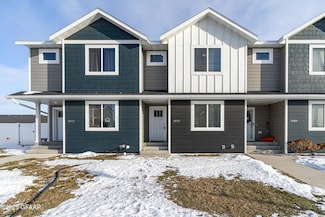 1079 Thames Ct, Grand Forks, ND 58203