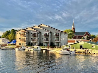 20 Shanty Rd Unit 301, Algoma, WI 54201