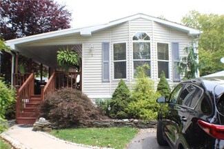 2 Lakeview Ct, Bath, PA 18014