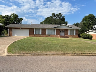 2114 W Liveoak St, Durant, OK 74701