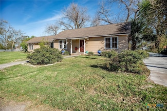 206 W Trinity St, Victoria, TX 77901