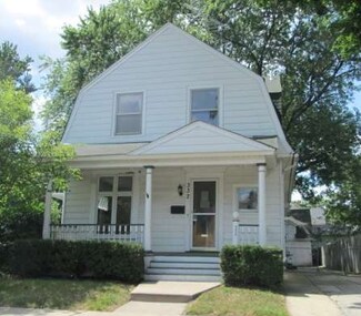 332 Gertrude St, Elgin, IL 60123