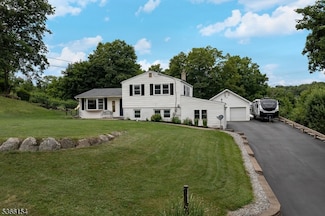 105 Rolling Acres Dr, Newton, NJ 07860