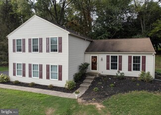 951 Carriage House Ct, Hershey, PA 17033