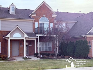 20004 Hidden Oaks Dr, Trenton, MI 48183