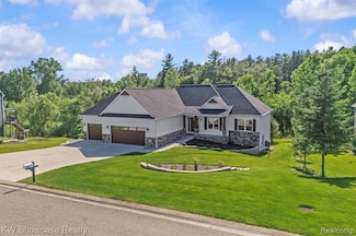 11270 Princewood Cir, Fenton, MI 48430