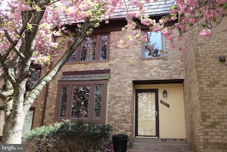 2983 Borge St, Oakton, VA 22124