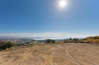 30 Lakeview Terrace, Lake Elsinore, CA 92530