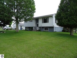 4161 W County Line Rd, Buckley, MI 49620