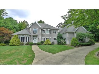 9389 Amber Wood Dr, Willoughby, OH 44094