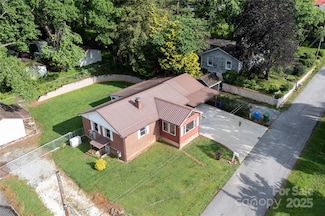 1523 Dawnview Dr, Hendersonville, NC 28791