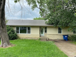 306 College Heights St, Greenfield, TN 38230
