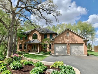 11585 Ellwood Greens Rd, Genoa, IL 60135