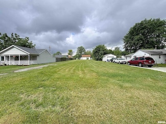 1214 14th St, Silvis, IL 61282