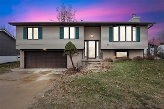1235 Emmons St, Hiawatha, IA 52233