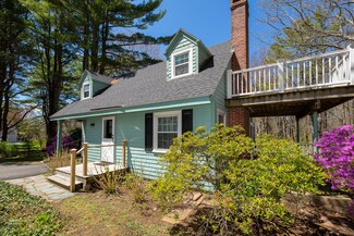 432 Shore Rd, Cape Neddick, ME 03902