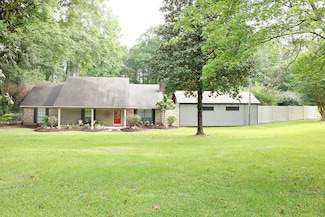 3157 McComb Holmesville Rd, McComb, MS 39648