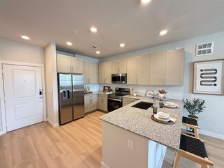 1610 Campbell Rd Unit B4.307, Houston, TX 77055