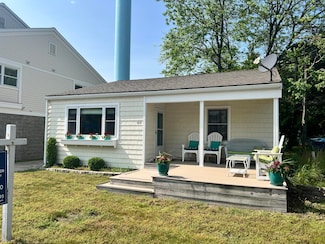 40 5th St, Pentwater, MI 49449