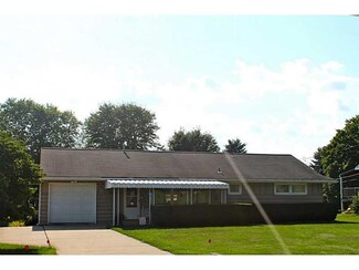 17 Marion Dr, Zelienople, PA 16063