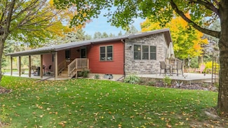 N6969 Radio Rd, Ripon, WI 54971