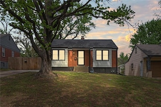 4 W Pocahontas Ln, Kansas City, MO 64114