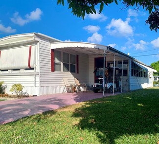 8165 SE Wren Ave, Hobe Sound, FL 33455