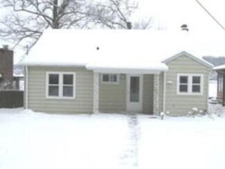 280 E Gull Lake Dr, Augusta, MI 49012