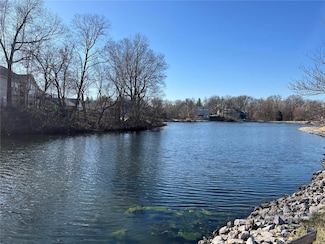 6020 Keebler Oaks Dr, Maryville, IL 62062