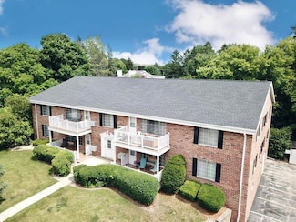 149 Linden Ln Unit 2, Thiensville, WI 53092