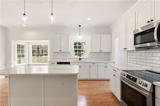 6017 Ashley Park Dr, Kernersville, NC 27284