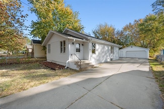 3219 Cornell St, Des Moines, IA 50313