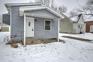 4952 S Taylor Rd, Elwin, IL 62532